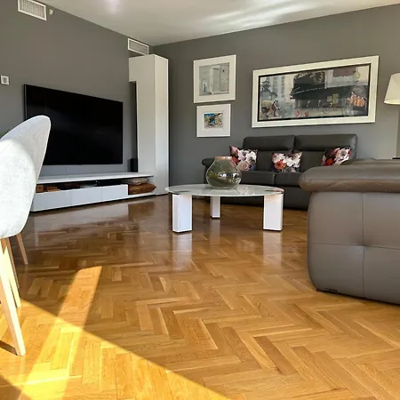 The Penthouse Apartamento *